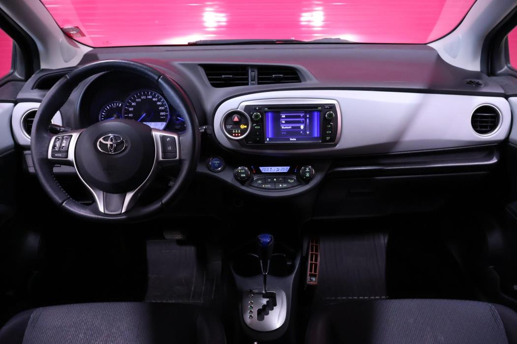 TOYOTA Yaris 2013
