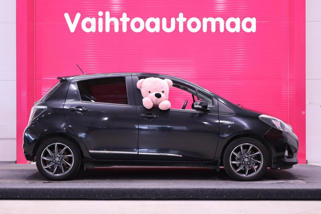 TOYOTA Yaris 2013