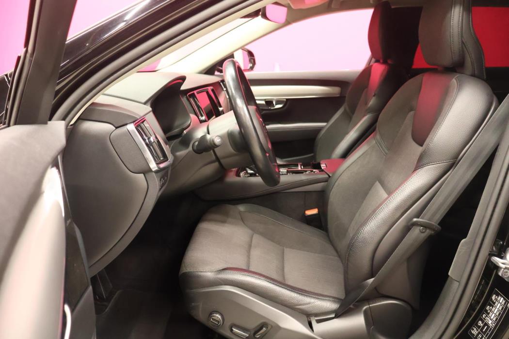 VOLVO V90 2021