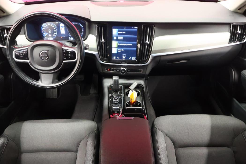 VOLVO V90 2021