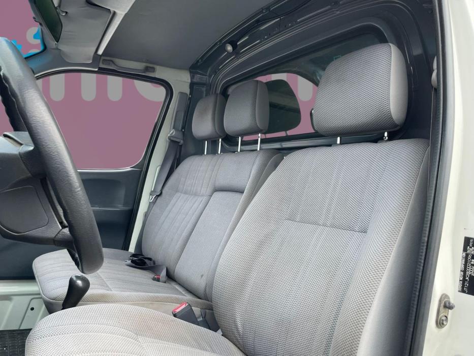 TOYOTA Hiace 2008