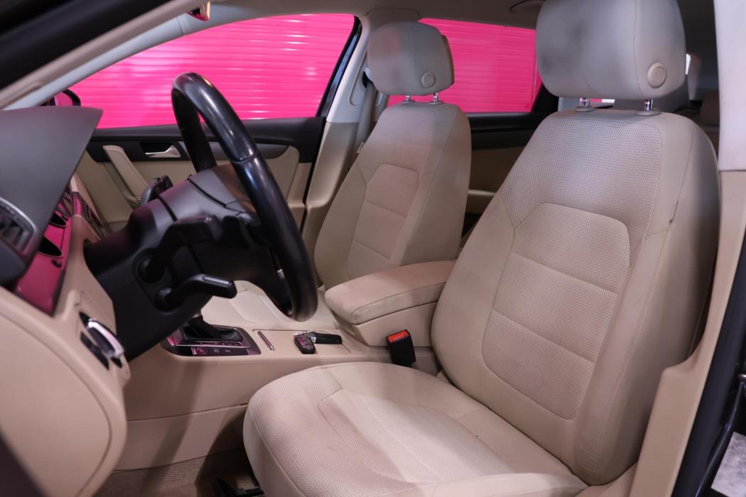 VOLKSWAGEN Passat 2011