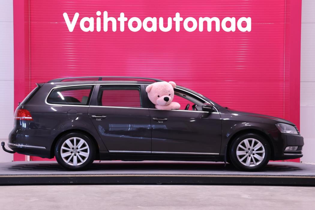 VOLKSWAGEN Passat 2011