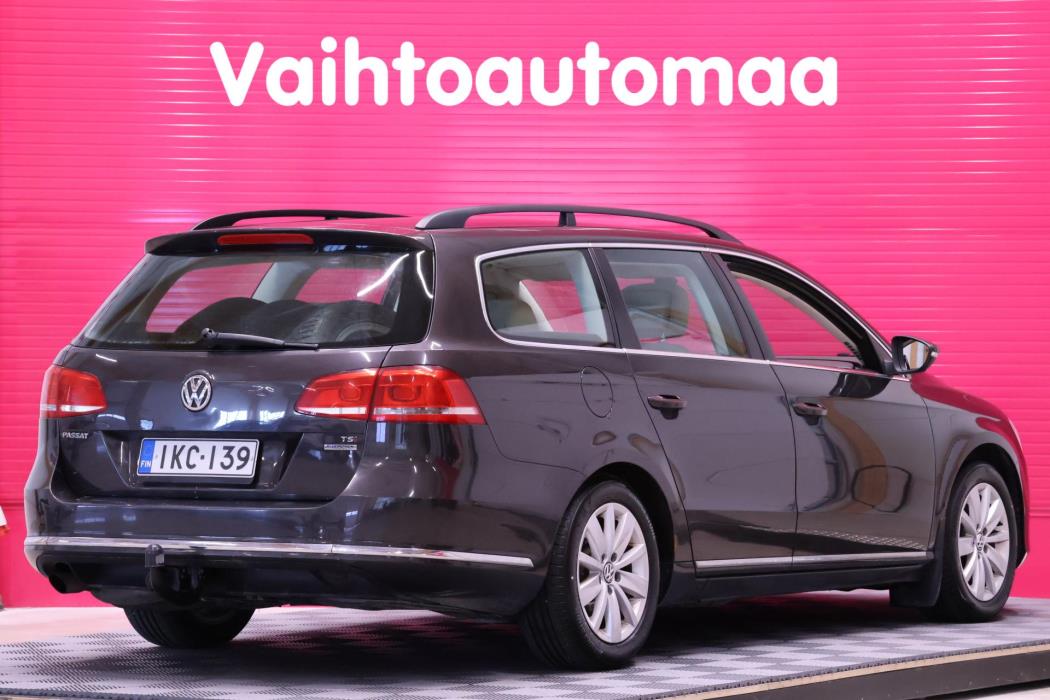 VOLKSWAGEN Passat 2011