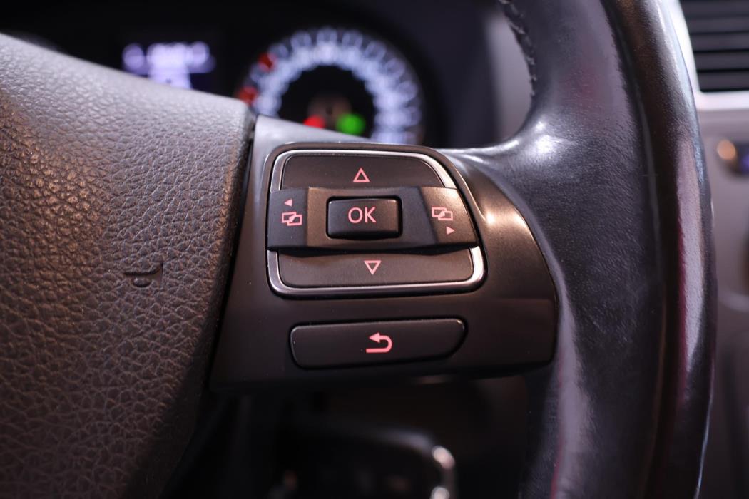 VOLKSWAGEN Touran 2014