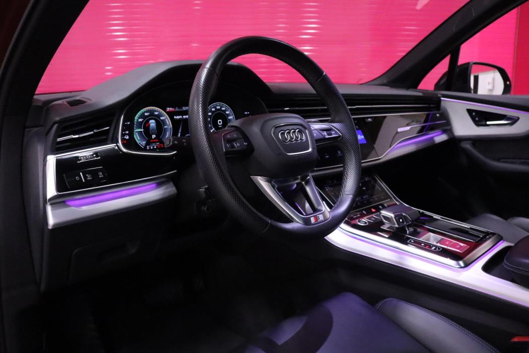AUDI Q7 2021