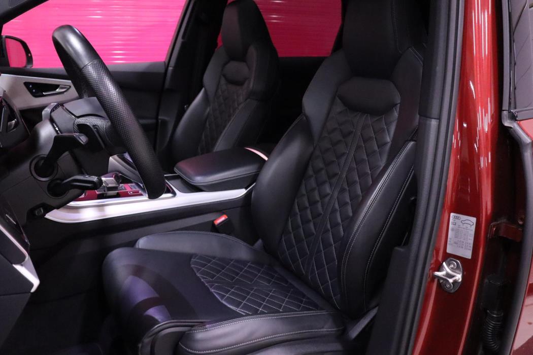 AUDI Q7 2021