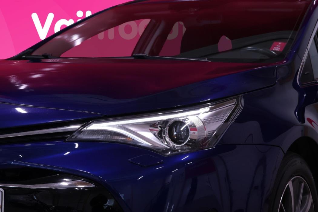 TOYOTA Avensis 2016