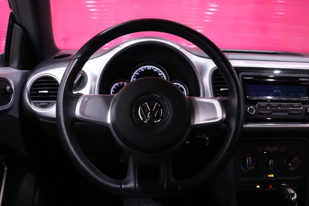 VOLKSWAGEN Beetle 2013