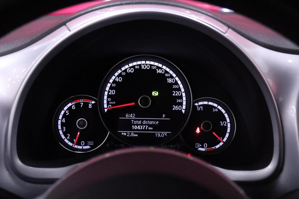 VOLKSWAGEN Beetle 2013