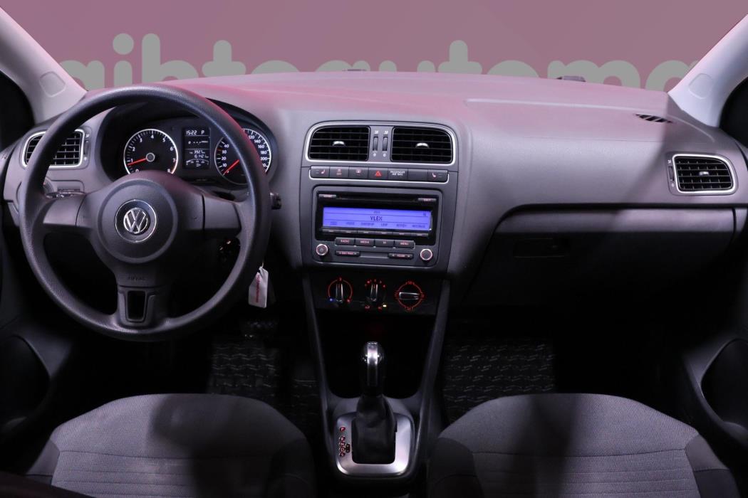 VOLKSWAGEN Polo 2011