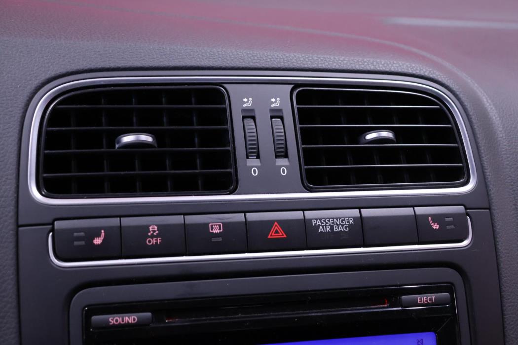 VOLKSWAGEN Polo 2011