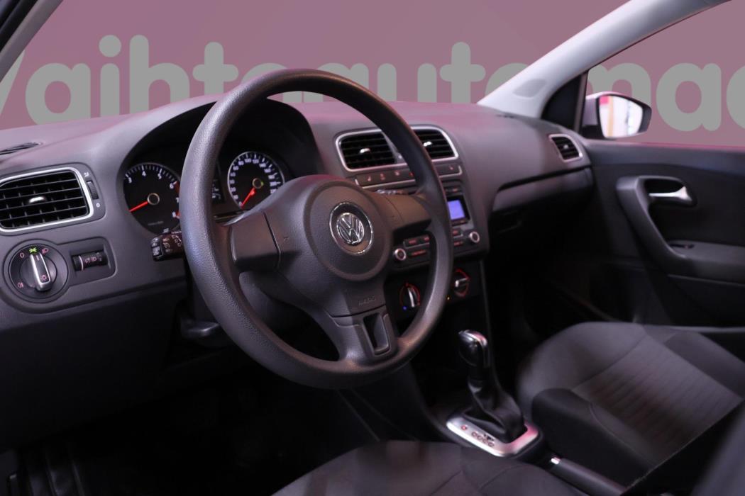 VOLKSWAGEN Polo 2011