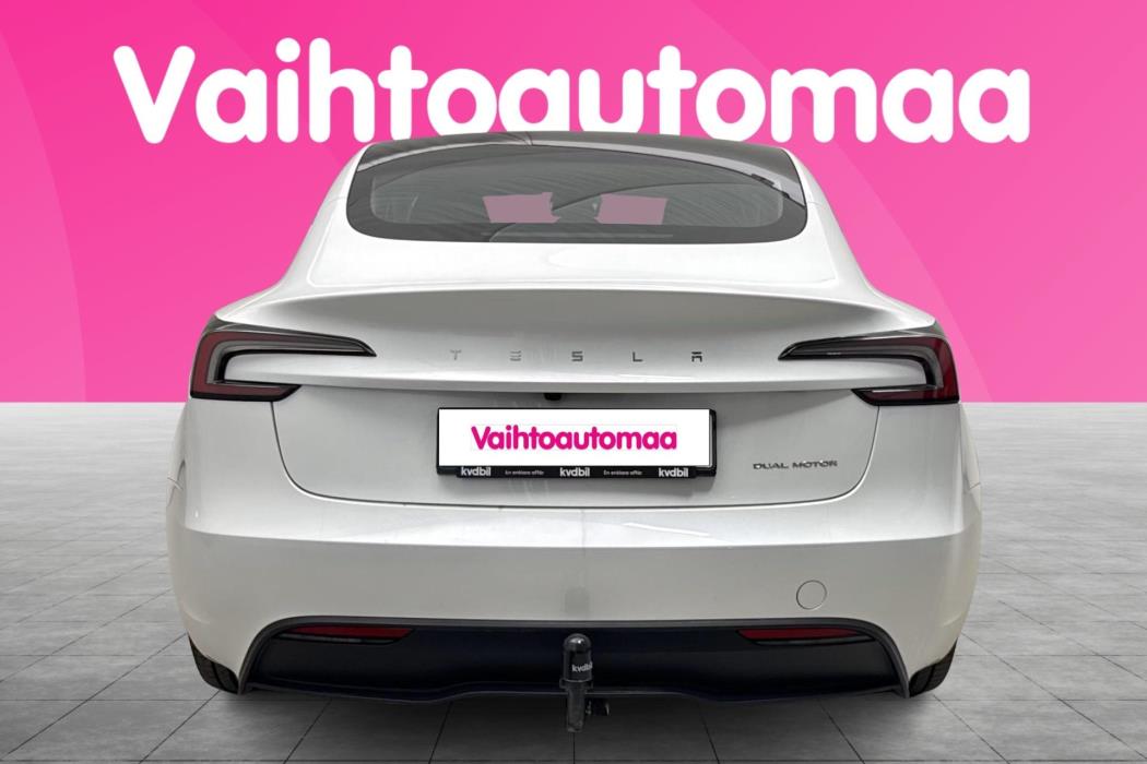 TESLA Model 3 2024