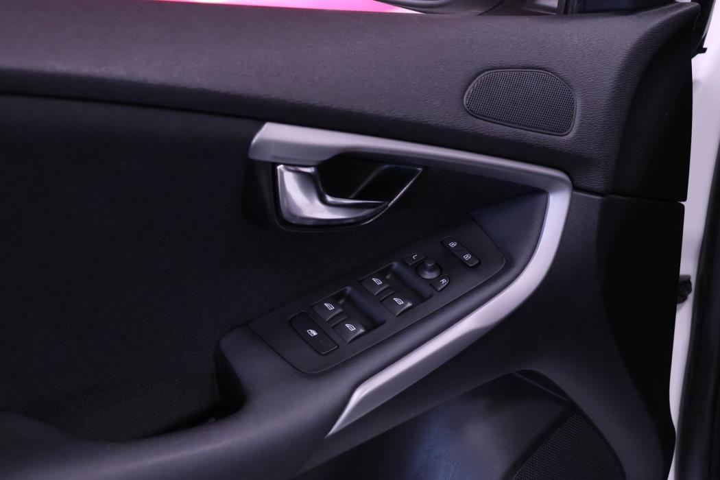 VOLVO V40 2014