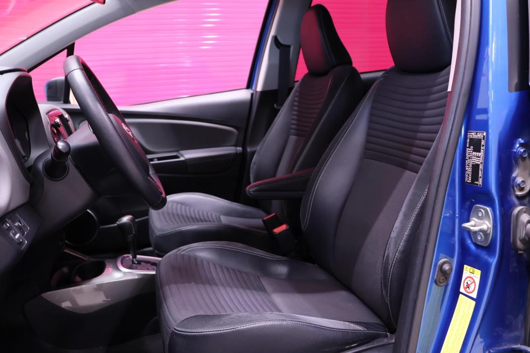 TOYOTA Yaris 2015