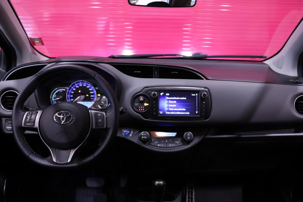 TOYOTA Yaris 2015