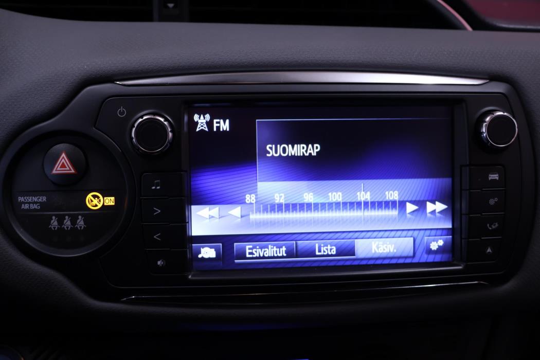 TOYOTA Yaris 2015