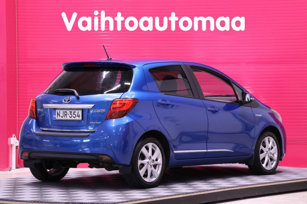 TOYOTA Yaris 2015