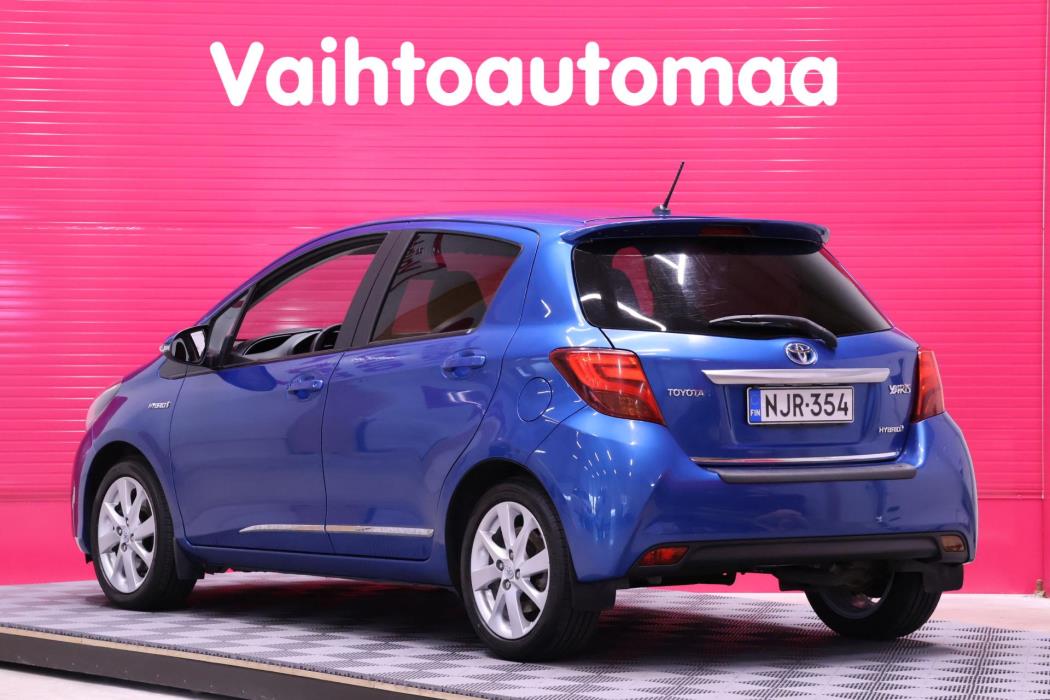TOYOTA Yaris 2015