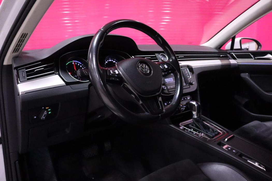 VOLKSWAGEN Passat 2017