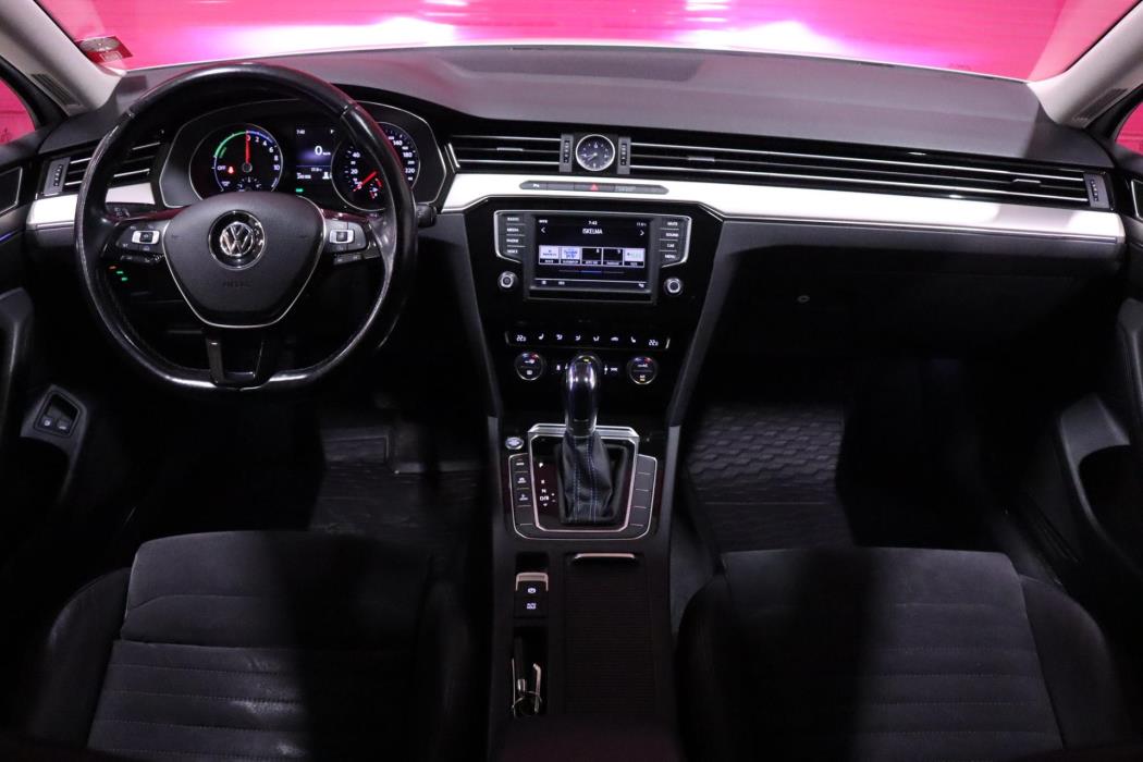 VOLKSWAGEN Passat 2017