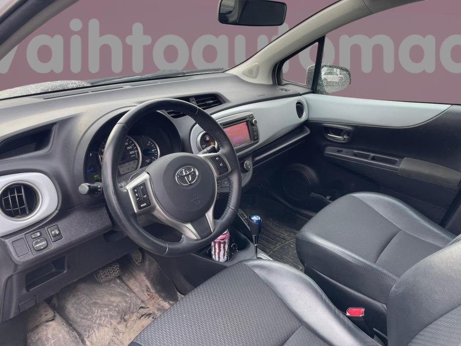 TOYOTA Yaris 2013