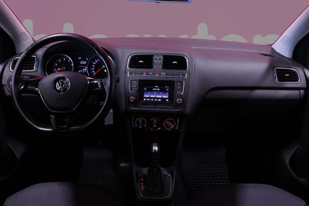 VOLKSWAGEN Polo 2015