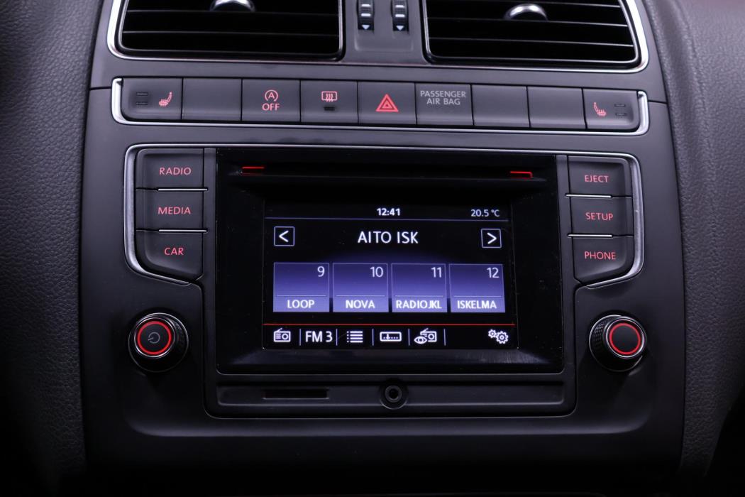 VOLKSWAGEN Polo 2015
