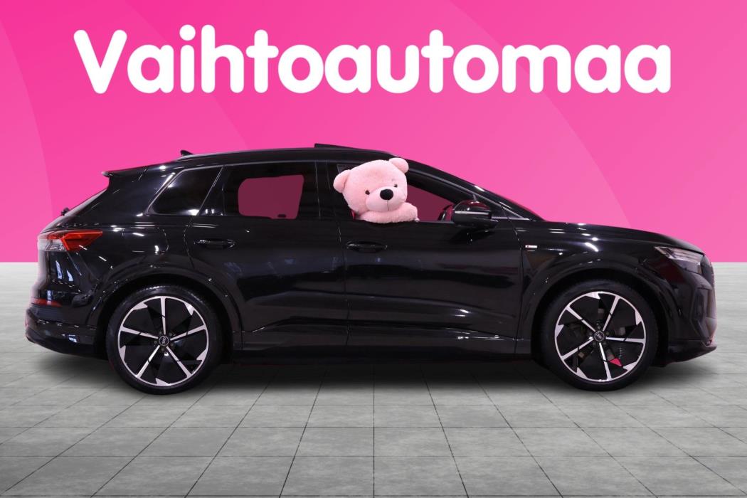 AUDI Q4 e-tron 2022