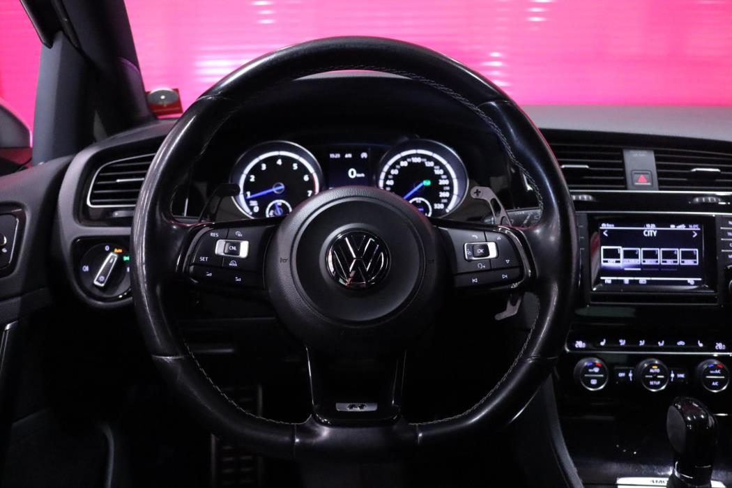 VOLKSWAGEN Golf 2014