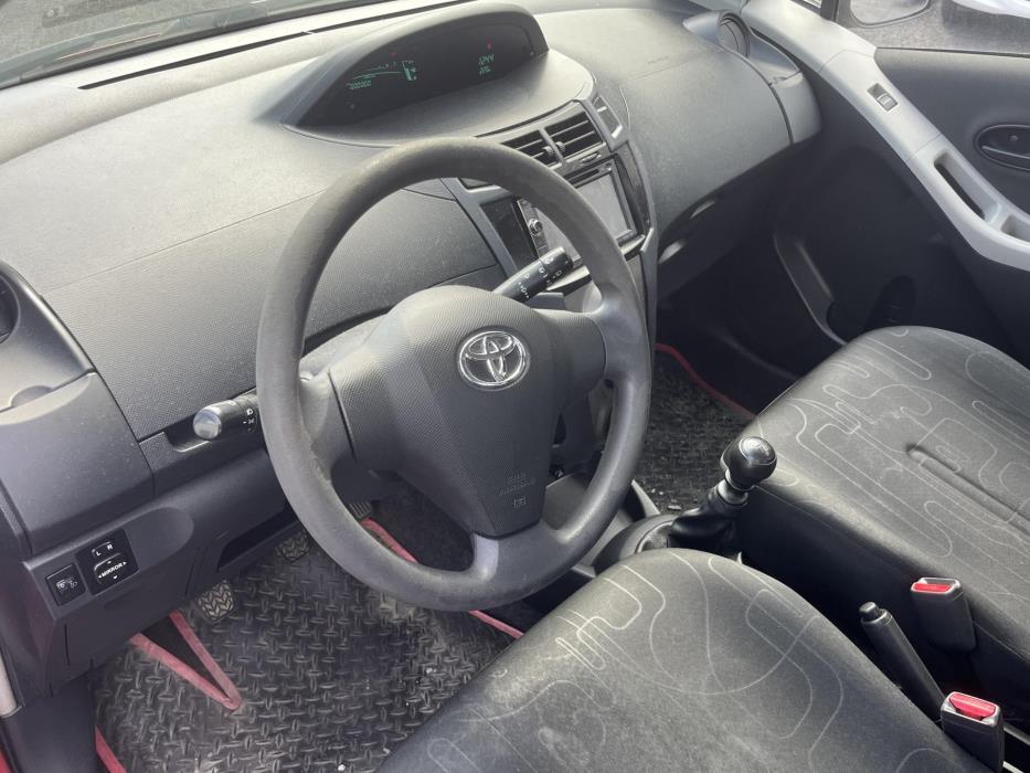 TOYOTA Yaris 2009