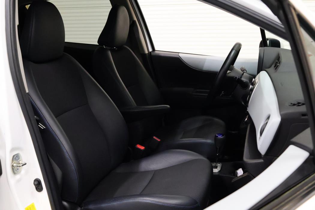 TOYOTA Yaris 2013