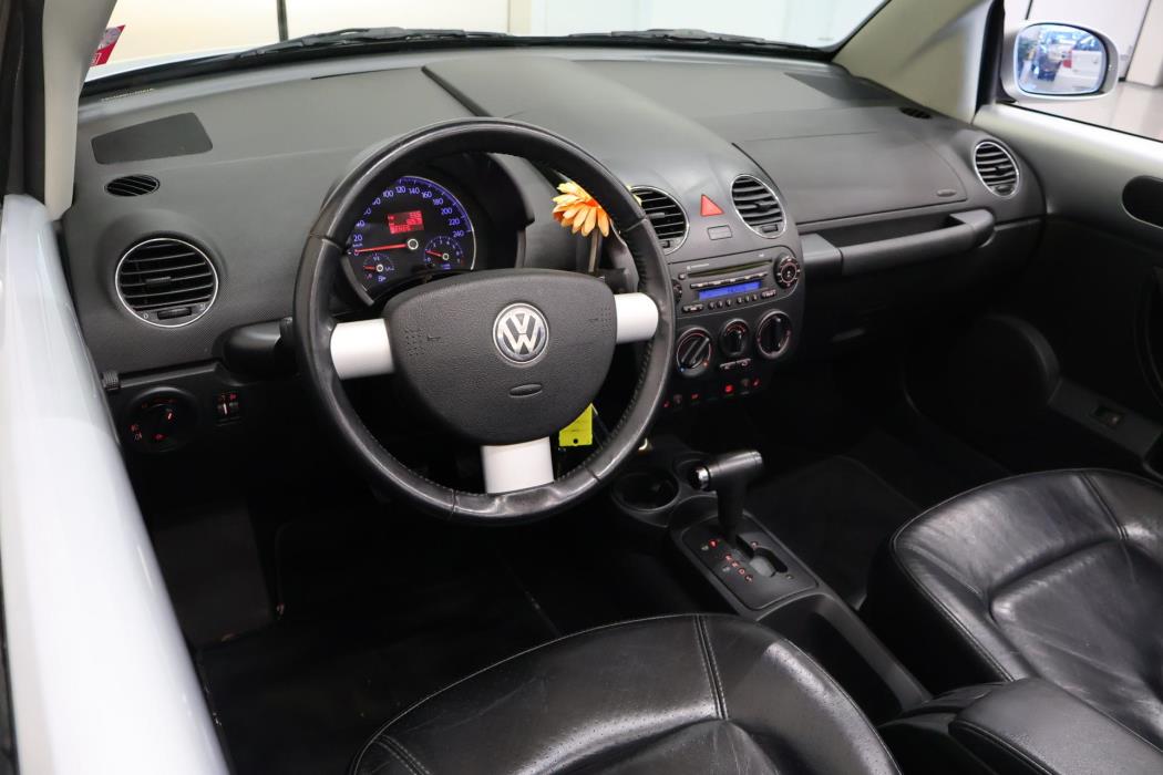VOLKSWAGEN New Beetle 2009