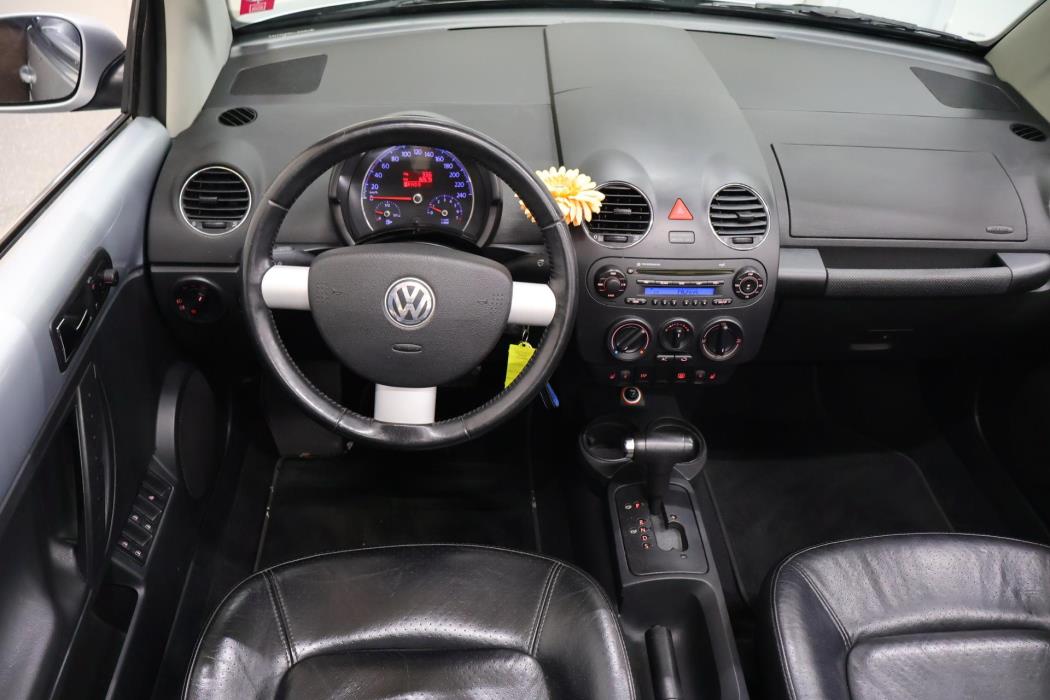 VOLKSWAGEN New Beetle 2009