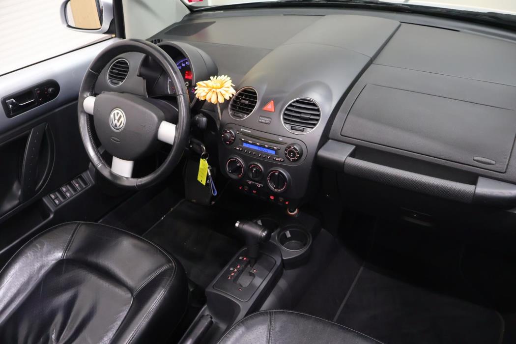 VOLKSWAGEN New Beetle 2009