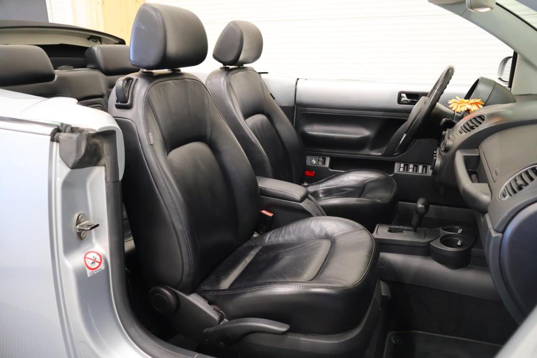 VOLKSWAGEN New Beetle 2009
