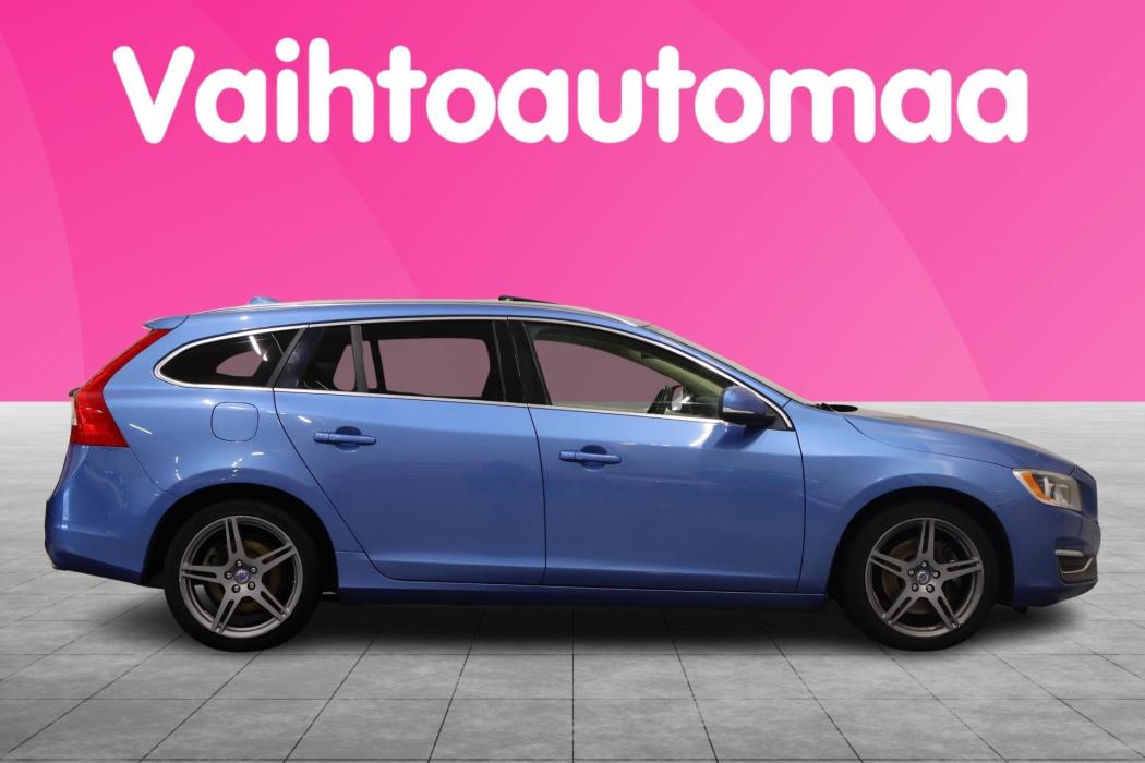 VOLVO V60 2015