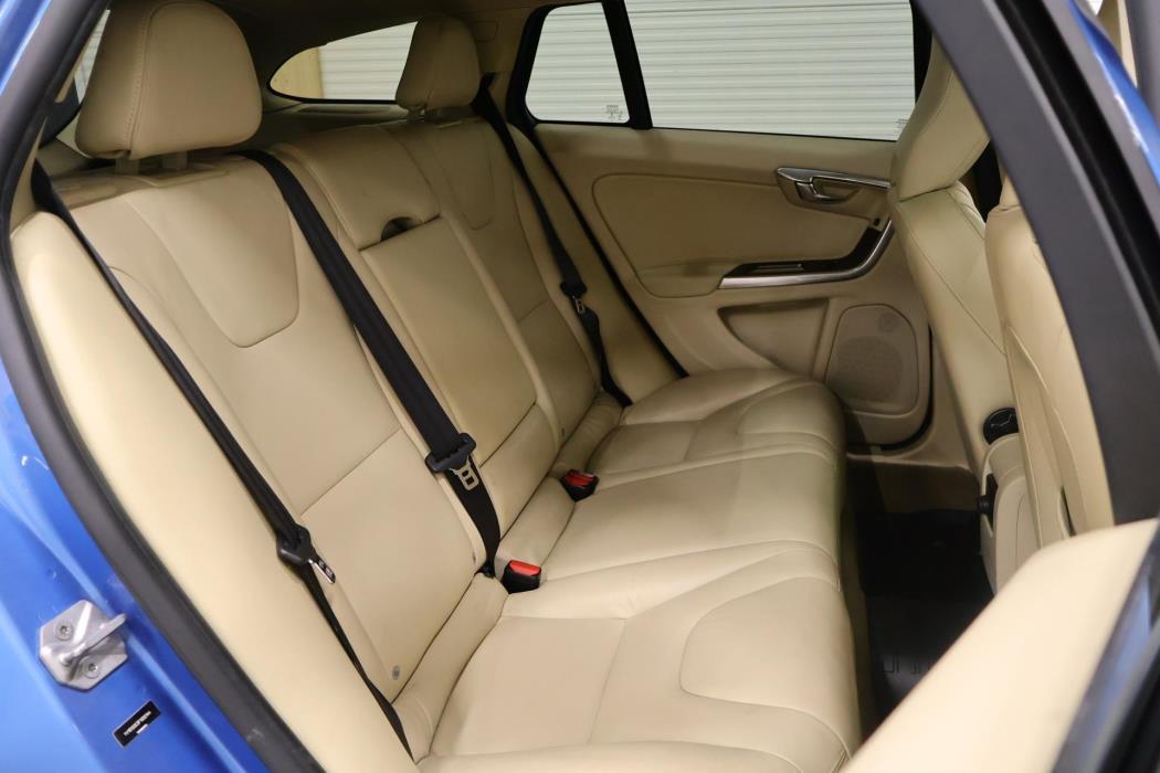 VOLVO V60 2015