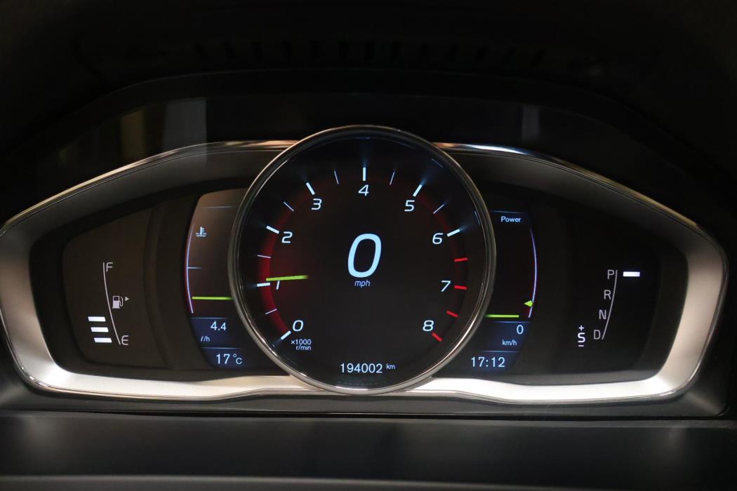 VOLVO V60 2015