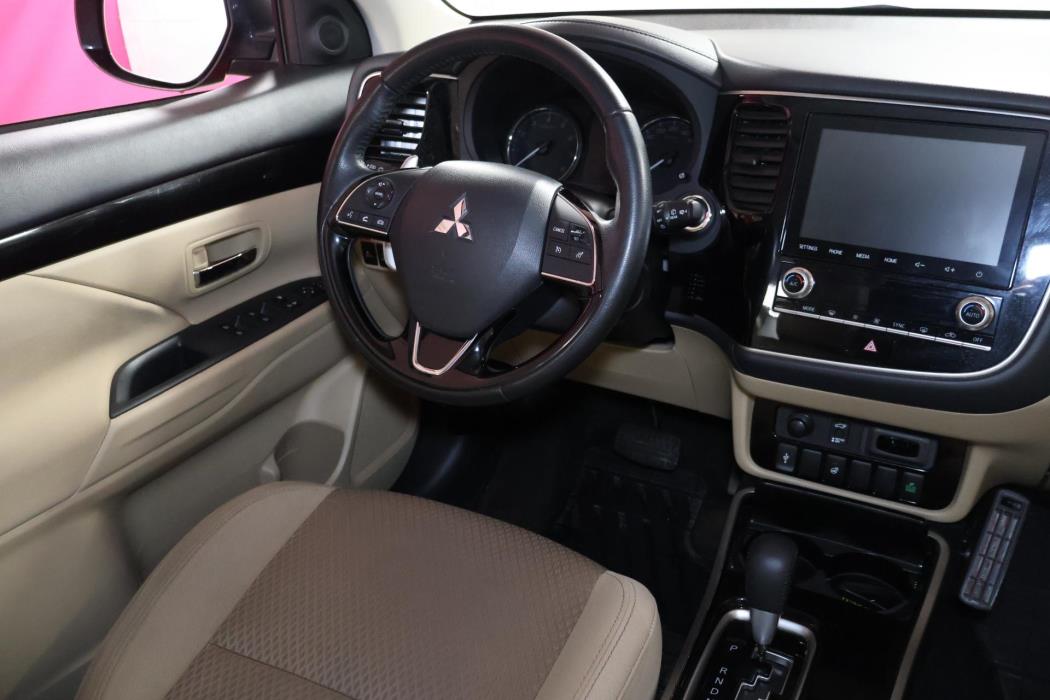 MITSUBISHI Outlander 2020