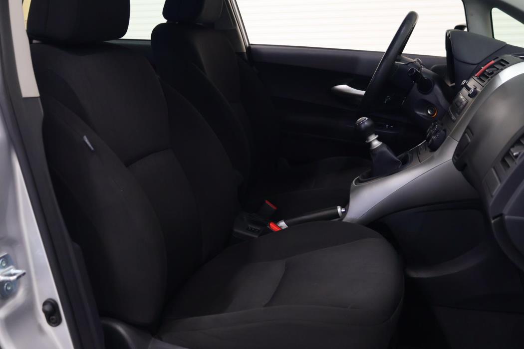 TOYOTA Auris 2011