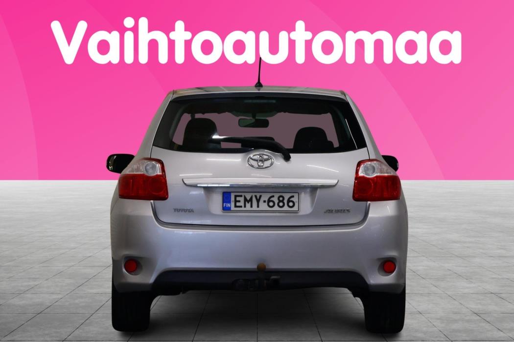 TOYOTA Auris 2011