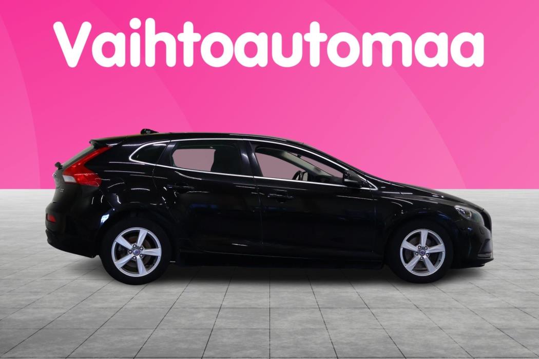 VOLVO V40 2015