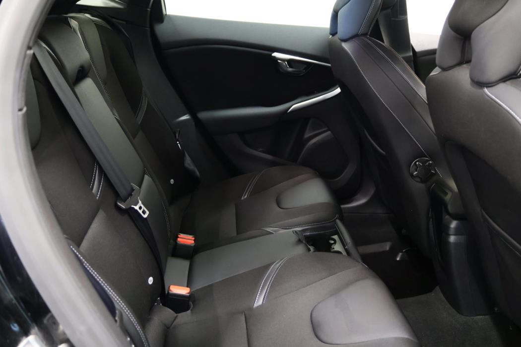 VOLVO V40 2015