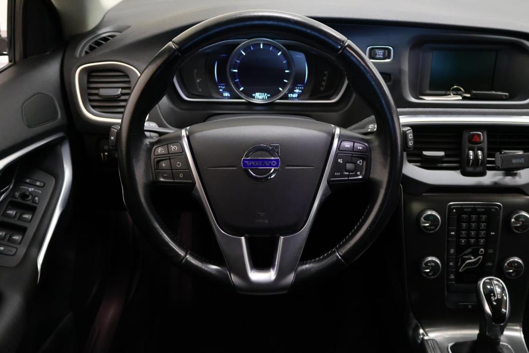 VOLVO V40 2015