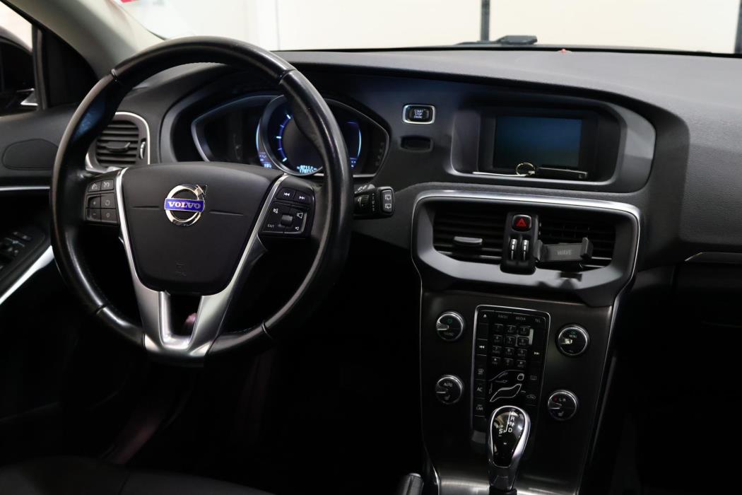 VOLVO V40 2015