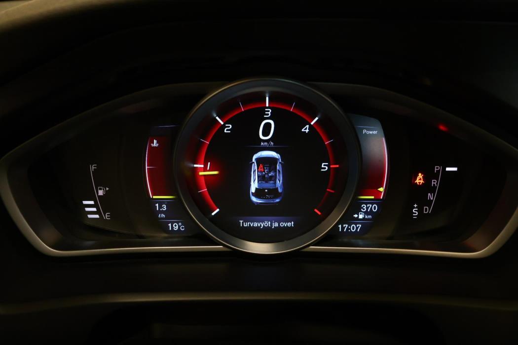 VOLVO V40 2015