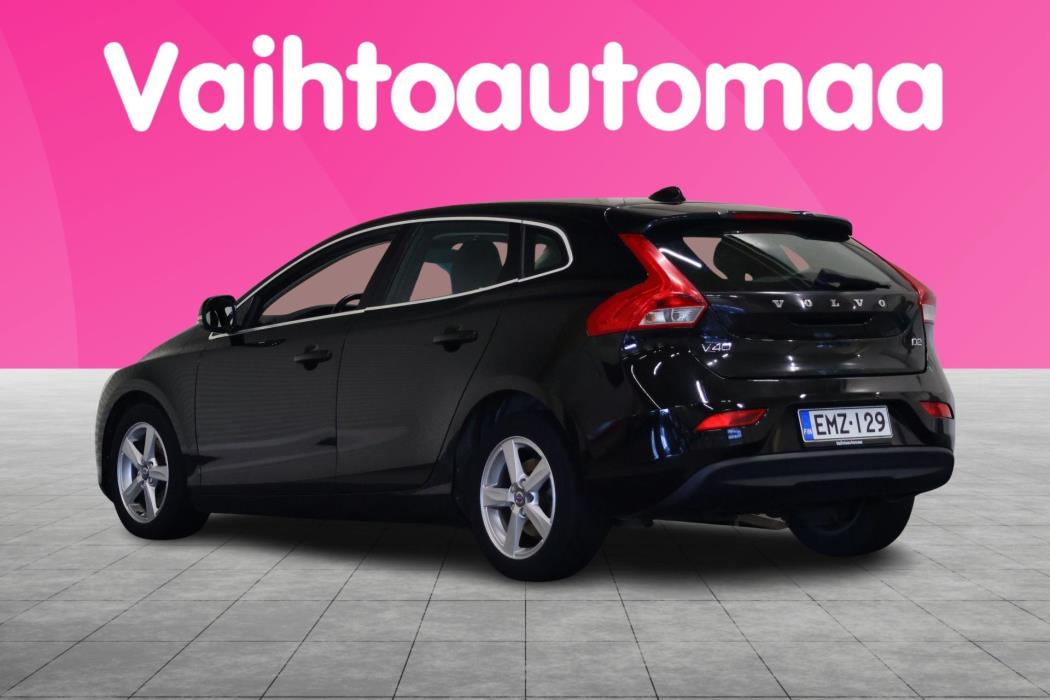VOLVO V40 2015