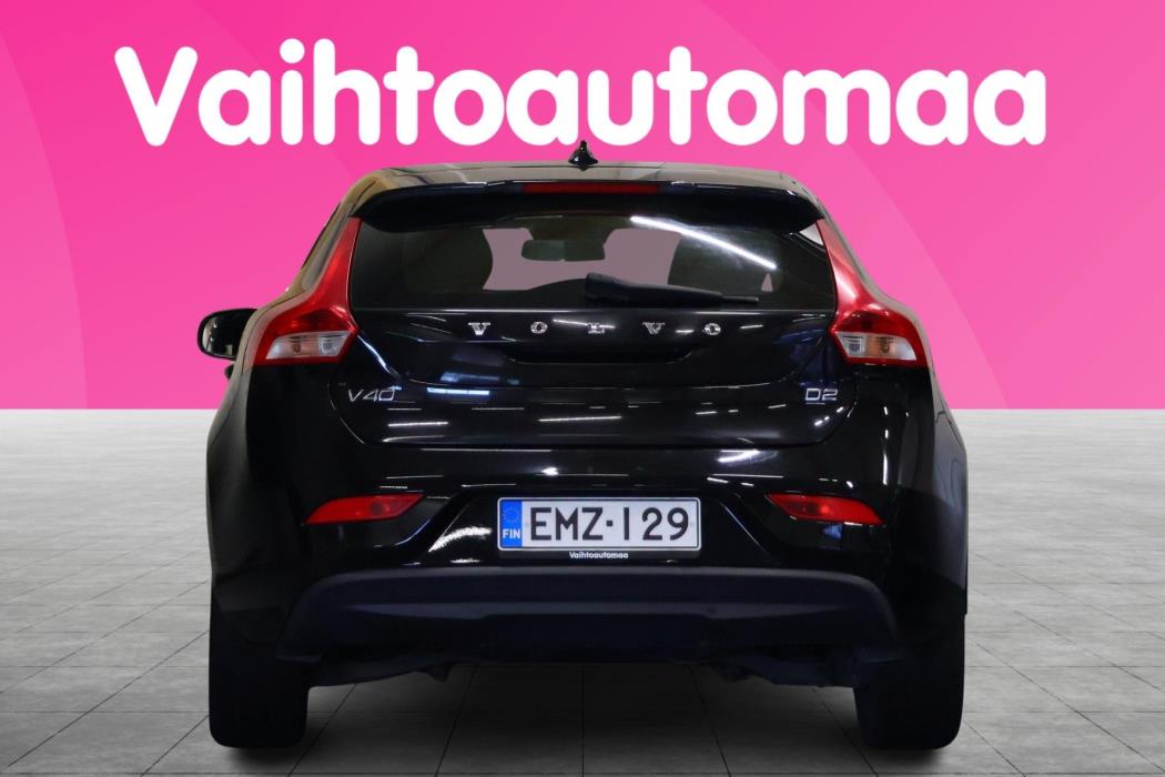 VOLVO V40 2015